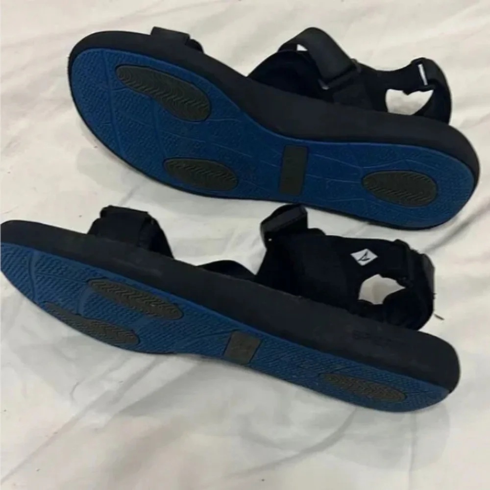 Waterproof strap sandals - Picture 2 of 7